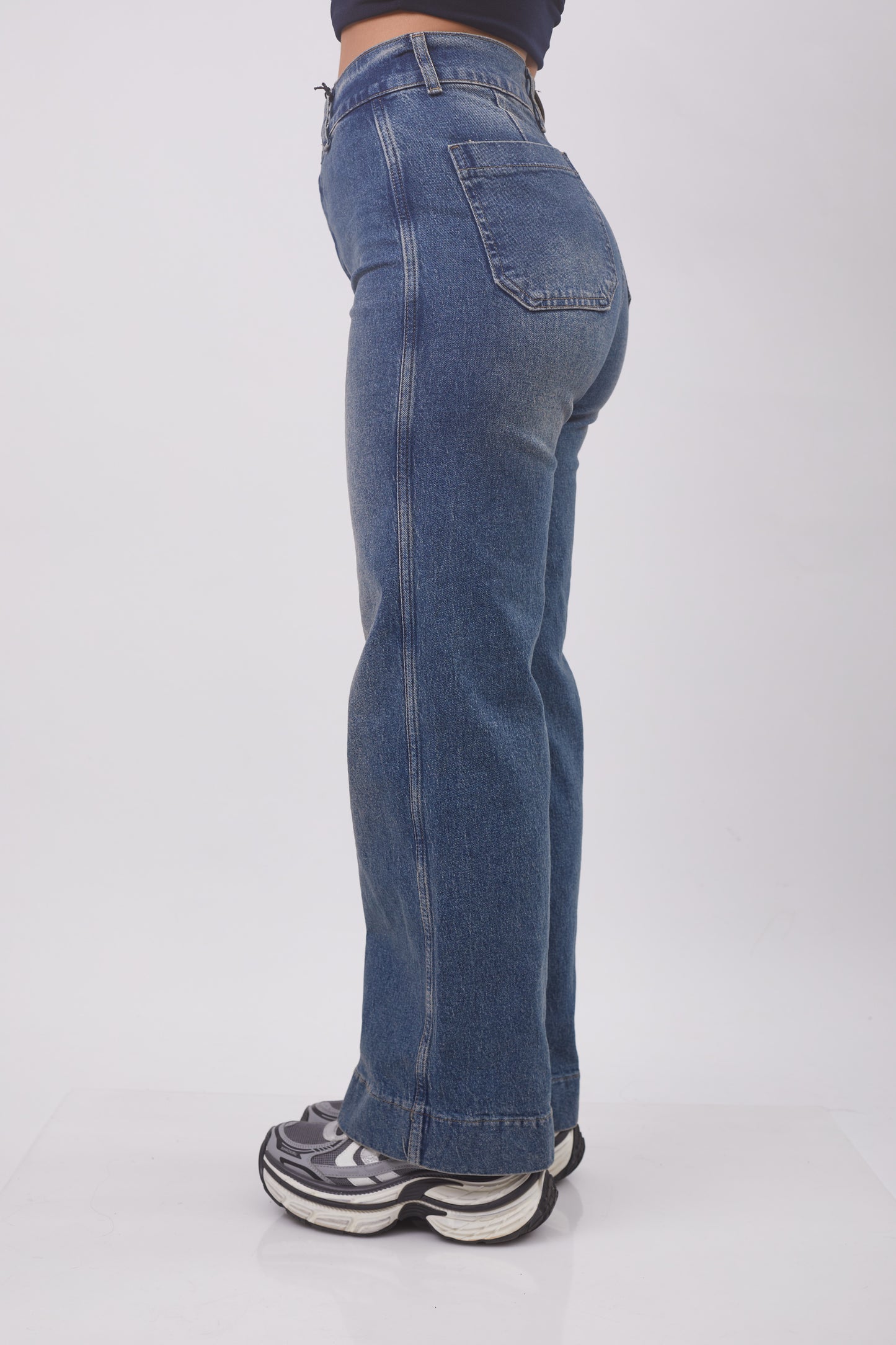 Straight cut double button jeans