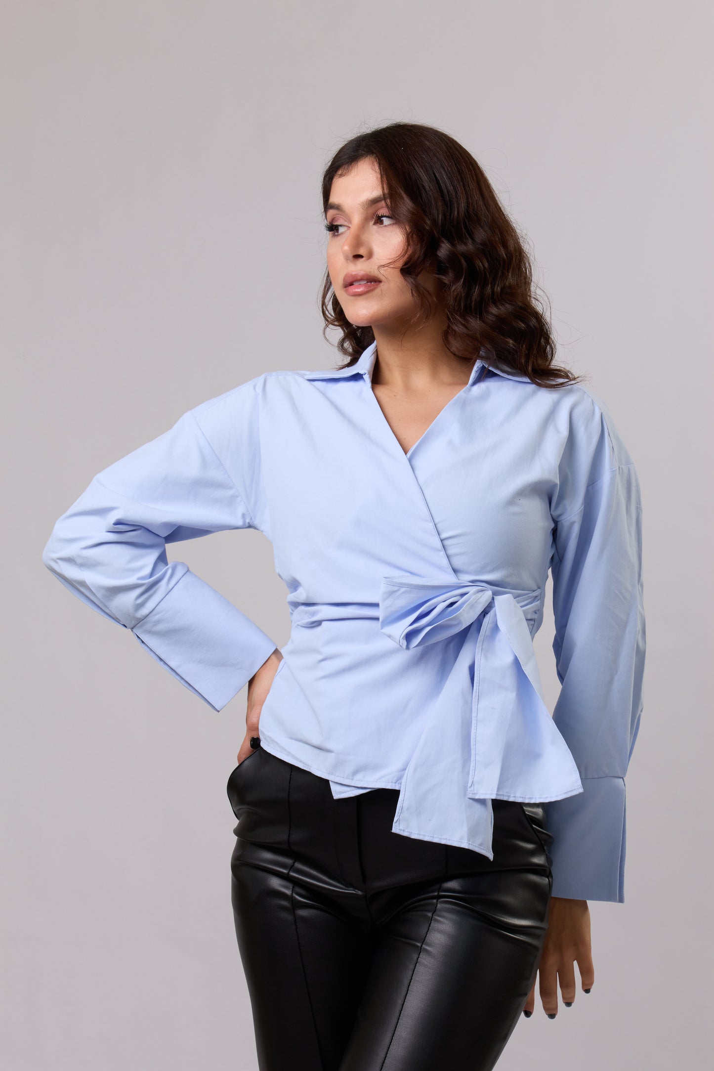 Side Bow Fitted Shirt.