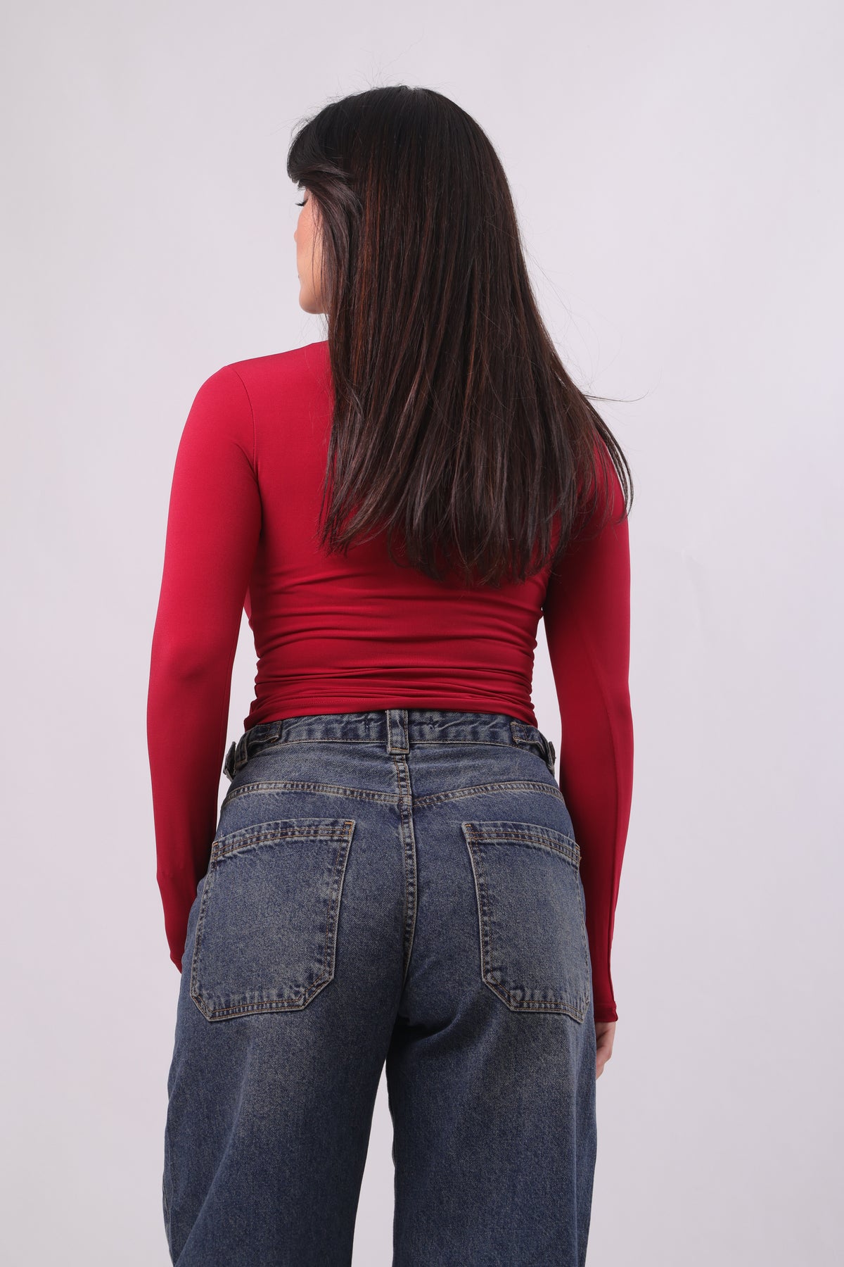 Twisted v-neckline top